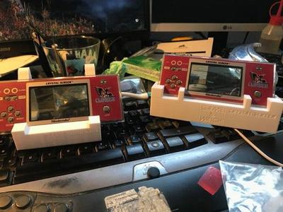 game & Watch crystal screen stand