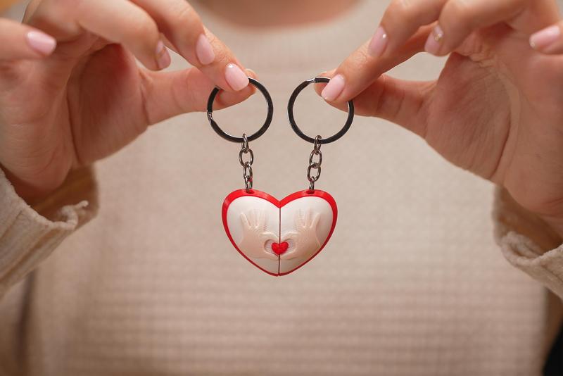 Heart Key Ring for Couple - Magnetic Union of Love ❤️🔗❤️