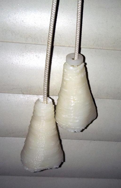 Dingleberry for mini blinds