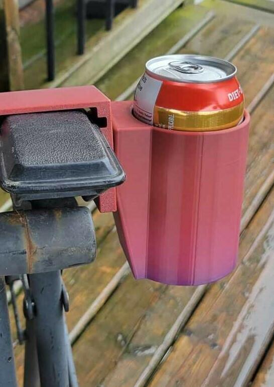 Zero Gravity Chair drink holder swivels as you recline