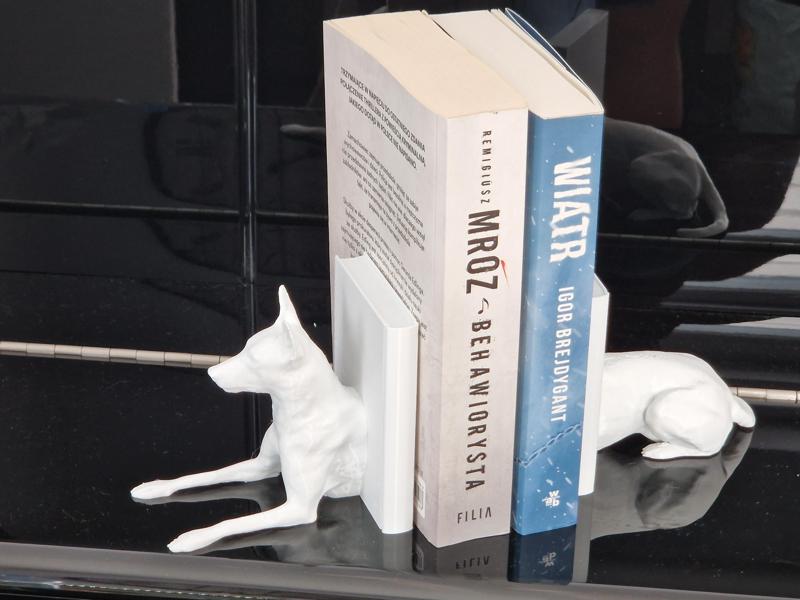 Dog bookends