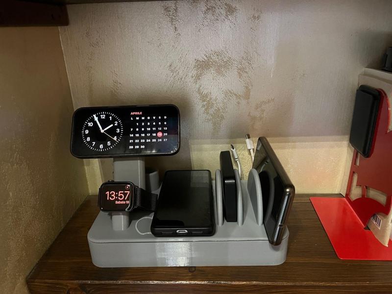 Apple Family charging station MagSafe