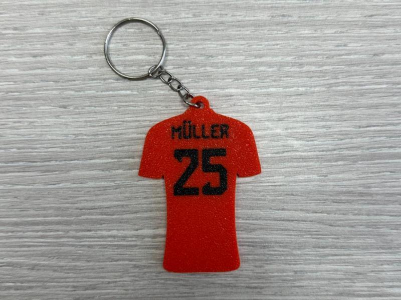 Thomas Müller T-Shirt Keychain – Bayern Munich