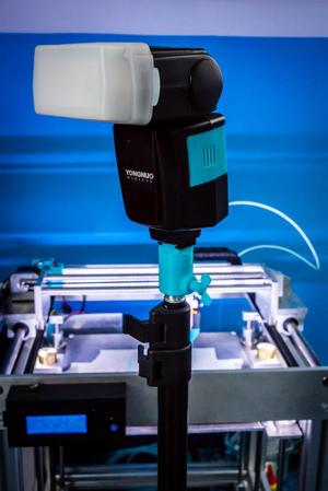 Minolta/Sony flash mount for studio tripod.