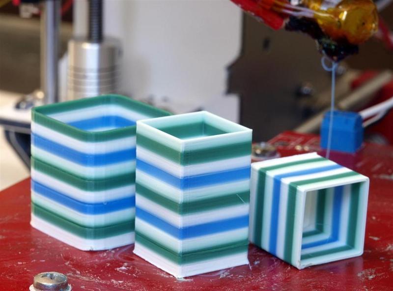 Triplestruder - 3 colour filament swapping extruder