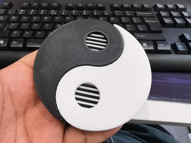 Yin and Yang Combs
