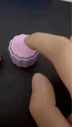 Mid-Autumn Festival mooncake keycaps, but with the inscriptions 'Don't Rush' and 'Virtue'