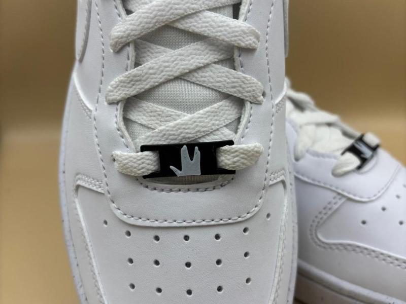 Sneaker Tag - Vulcan Salute