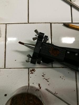 Thick paste / clay extruder