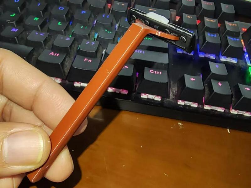 Razor handle, wall mount