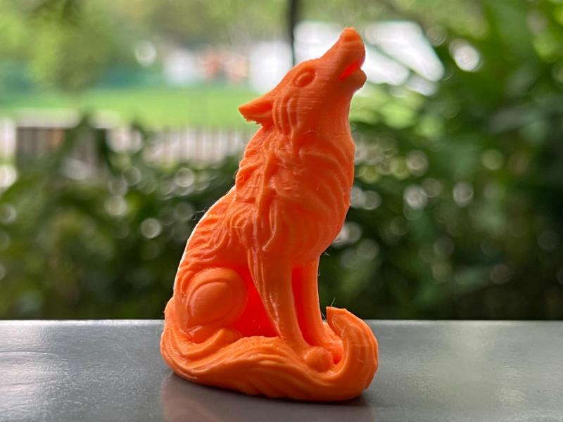 Modern Decorative Wild Wolf Sculpture