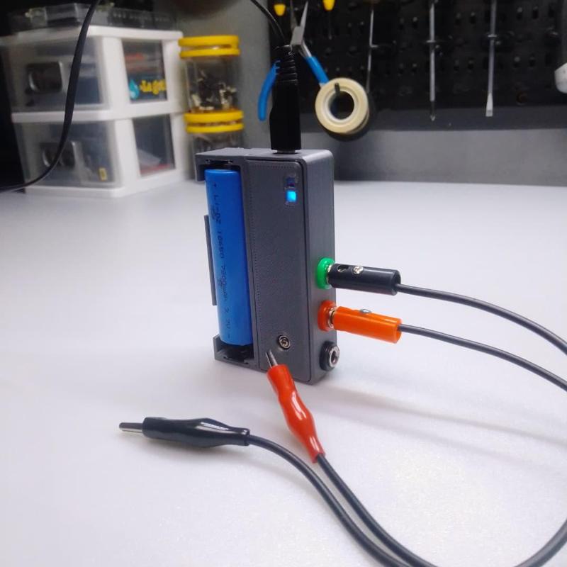 TP4056 multi-purpose charger with 18650 battery holder and outputs with alligator clips