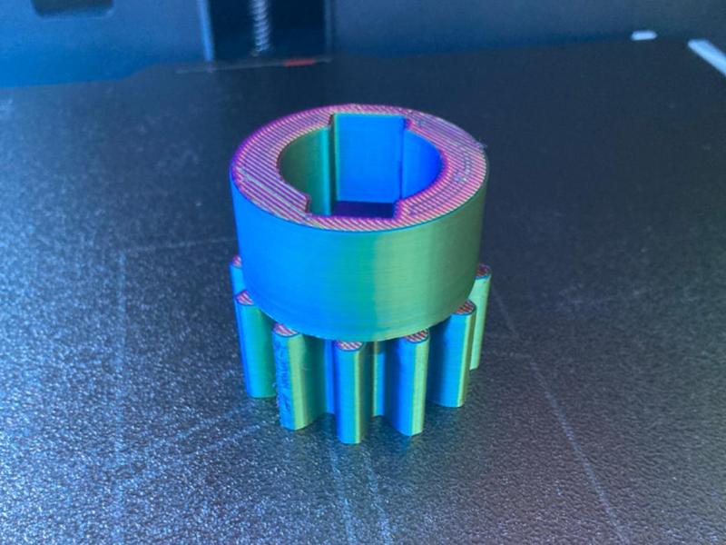 Replacement gear for a professional salad spinner