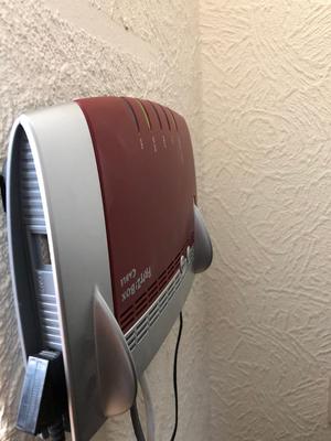 Fritz!Box 6490 Cable Wall Mount