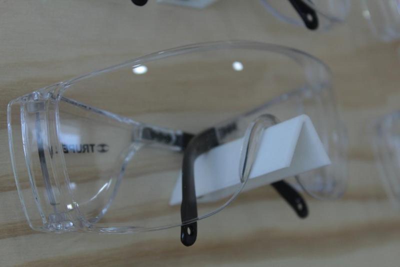 Holder for safety glasses - porta lentes de seguridad