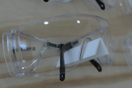 Holder for safety glasses - porta lentes de seguridad