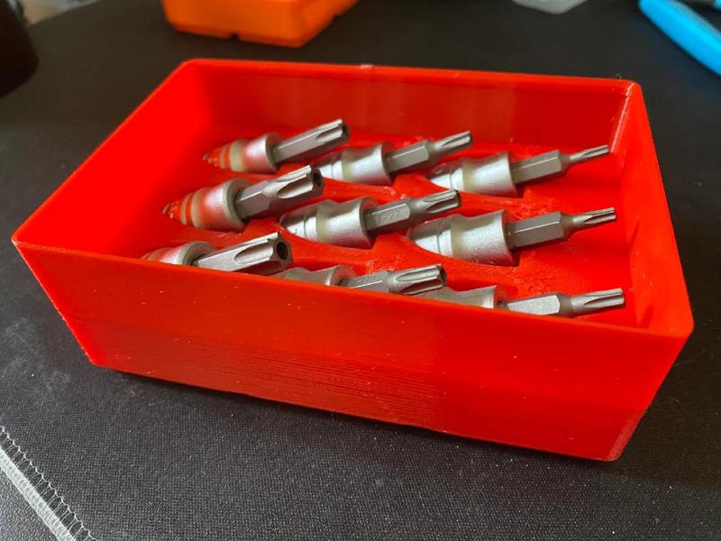 Gridfinity bin for 3/8" Torx sockets   
