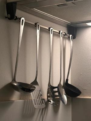 Oven tool hanger (magnetic)   