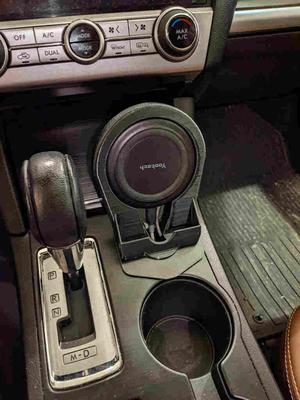 Subaru Outback (5th gen) smartphone mount with wireless charging dock