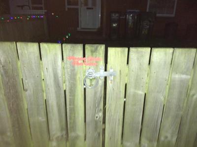 Please Shut The Gate sign