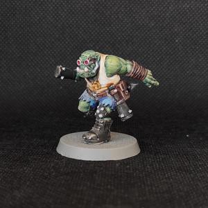 Ork wit grenade