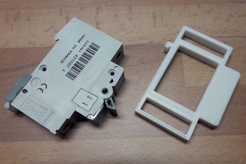 OpenSCAD - DIN Rail fuse spacer
