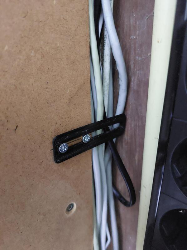 Sliding cable clip
