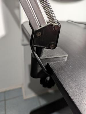 Desk lamp clamp