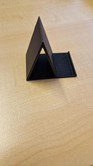Minimalistic Smartphone Stand