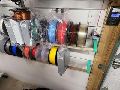 Filament storage for slatwall / proslat