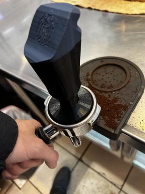 Ergonomic espresso tamper