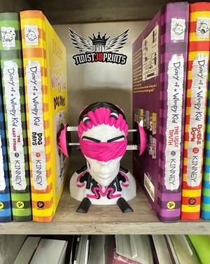 Cyborg, Adjustable Book Nook