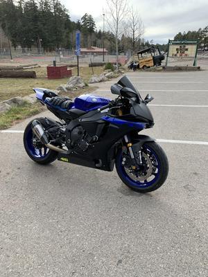 Yamaha 2017+ R6 and 2015+ R1 upper fork guards!