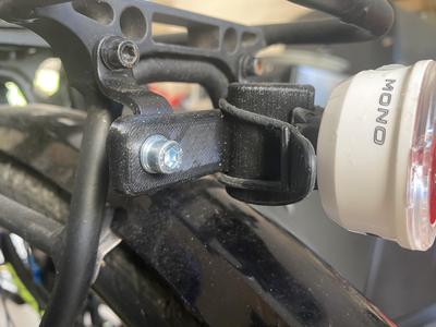 Halter für Rücklicht