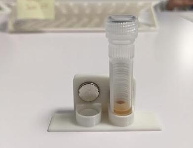 Magentic lab tube holder