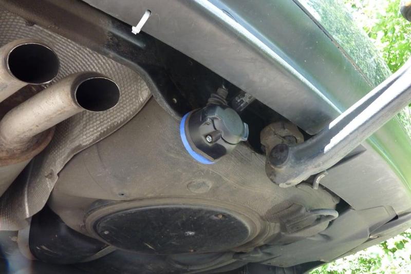 Halter für Anhängerkupplung; VW Passat 3B. Hersteller Westfalia; trailer electrical holder; Typ 321-504-691-104