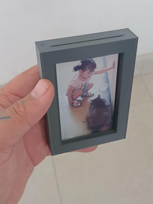 Mini portrait holder