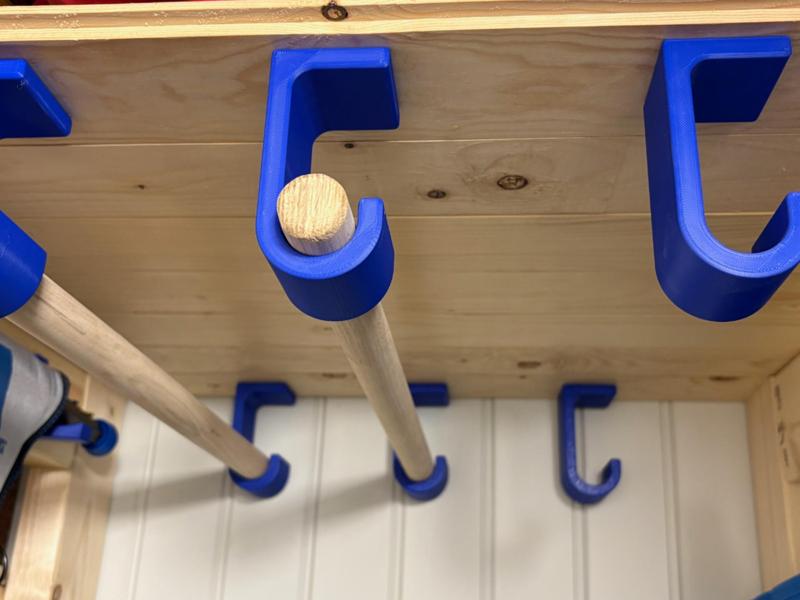 Wetsuit hanger for 28mm rod