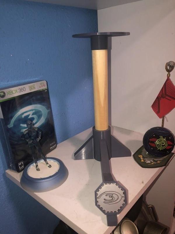 Halo Helmet Stand