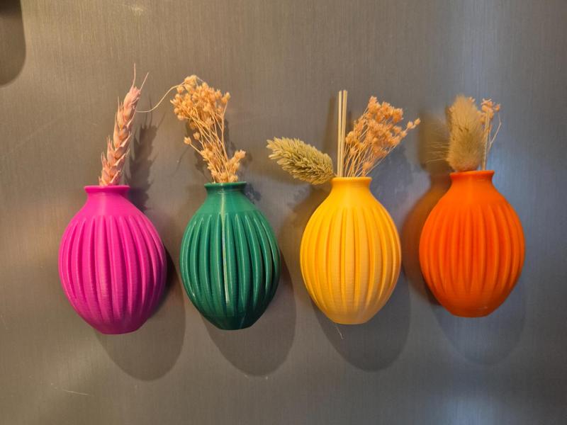 Set of 4 Mini Magnetic Vases – Ribbed Design