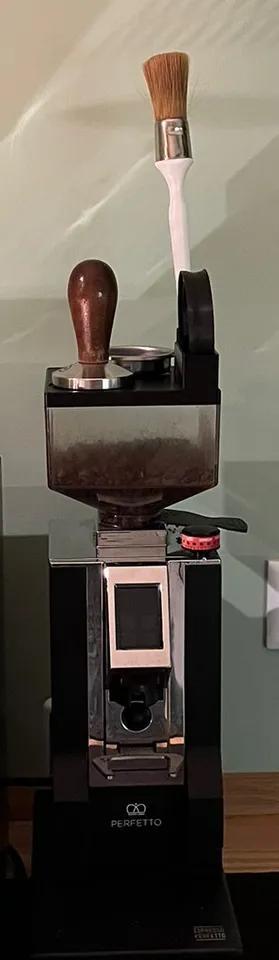 Lid for Eureka mill to place tamper   