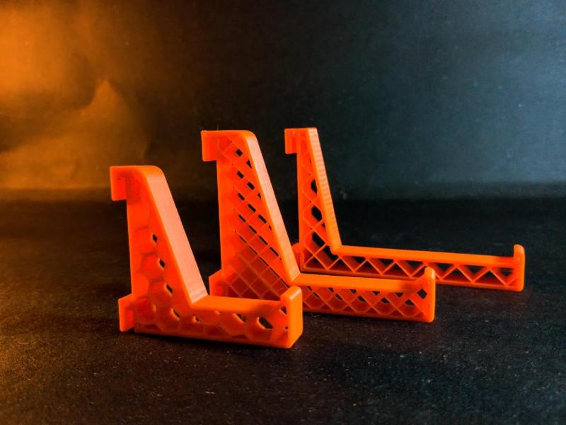 Chicken wire mesh things holder or hanger   