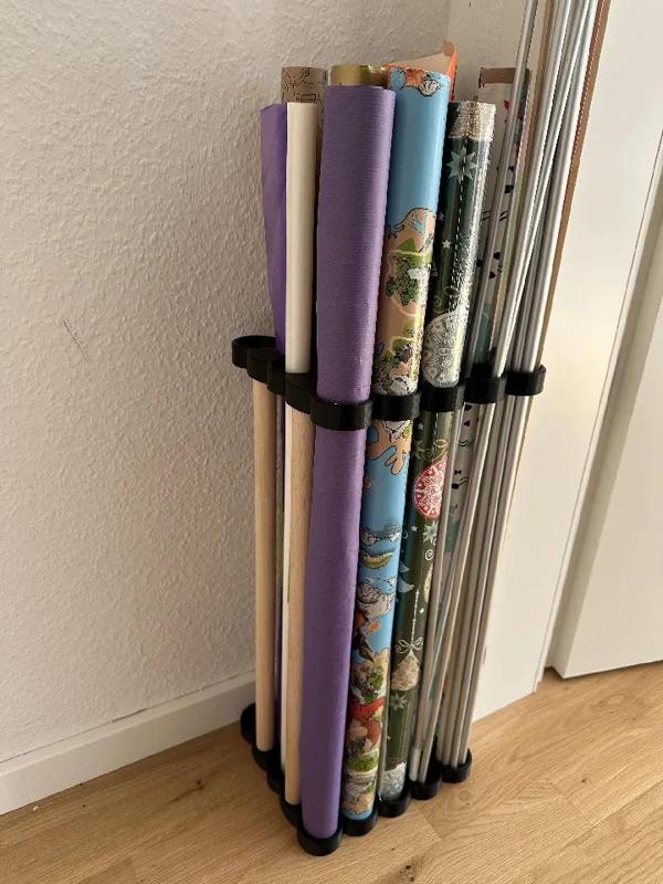 gift wrapping paper holder - Geschenkpapierrollen-Halter   
