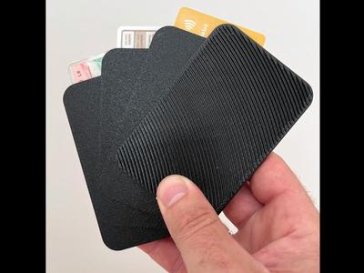 Twisting mechanical wallet