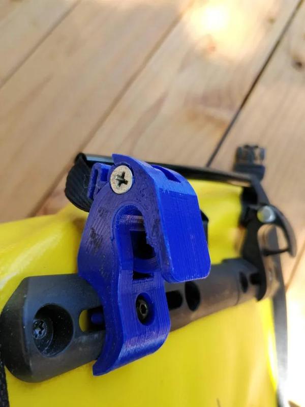 Ortlieb pannier latching hook   