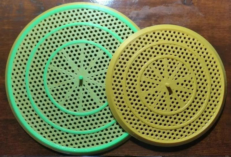 Bee waterer -/- sugar water floating feeder (for 2 and 5 gallon buckets)   