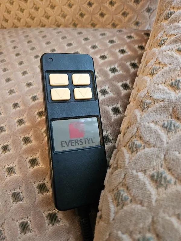 everstyl remote control // télécommande marque everstyl   