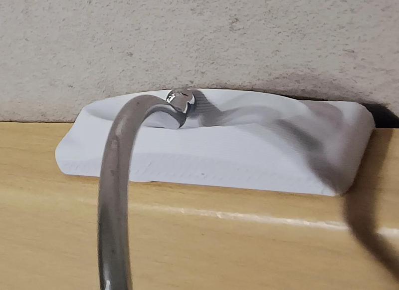 Kleiderbügelaufnahme für Türrahmen, klemmbar + klebbar mit Patafix / Clothes Hanger Mount for Door Frames / clampable + adhesive with blu tack   