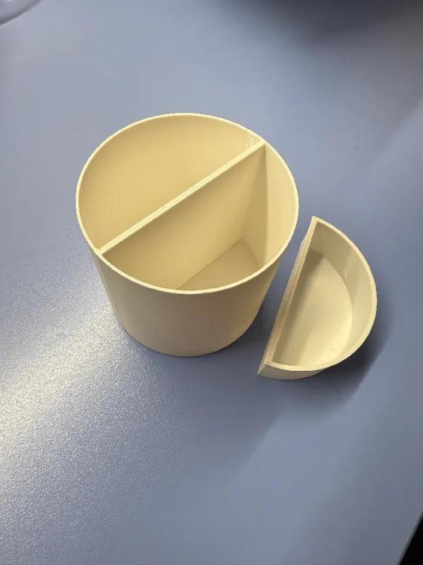 CAR'S CUP HOLDER   