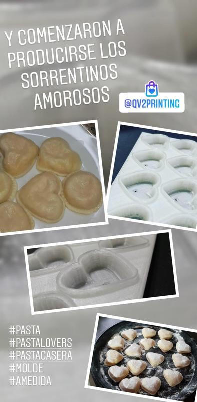 Mold for filled pasta in the shape of a heart